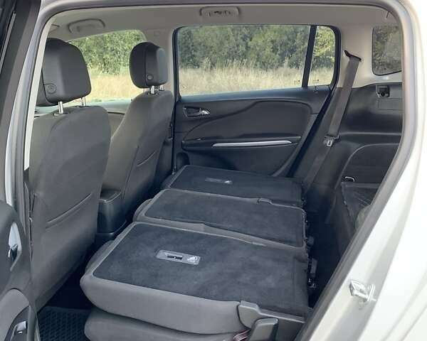 Опель Zafira Tourer 2014 у Дніпро (Дніпропетровську) на Automoto.ua Сірий Опель Zafira Tourer, об'ємом двигуна 2 л та пробігом 180 тис. км за 9300 $, фото 16 на Automoto.ua