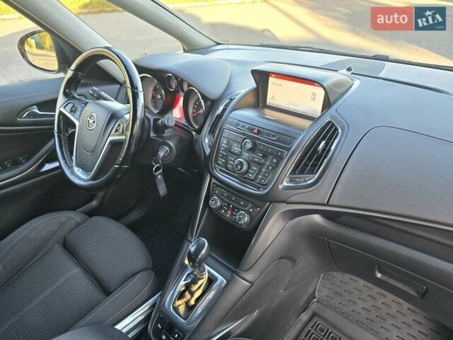 Серый Опель Zafira Tourer, объемом двигателя 2 л и пробегом 261 тыс. км за 10499 $, фото 44 на Automoto.ua
