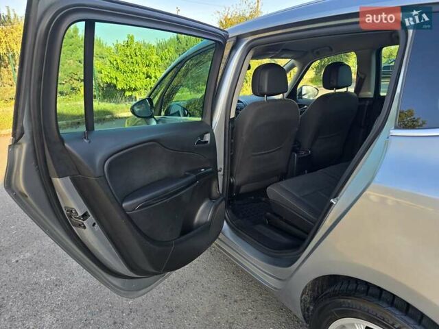 Серый Опель Zafira Tourer, объемом двигателя 2 л и пробегом 261 тыс. км за 10499 $, фото 45 на Automoto.ua