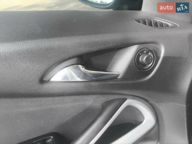 Серый Опель Zafira Tourer, объемом двигателя 2 л и пробегом 201 тыс. км за 11100 $, фото 35 на Automoto.ua