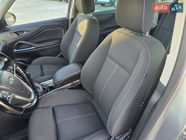 Серый Опель Zafira Tourer, объемом двигателя 2 л и пробегом 261 тыс. км за 10499 $, фото 42 на Automoto.ua