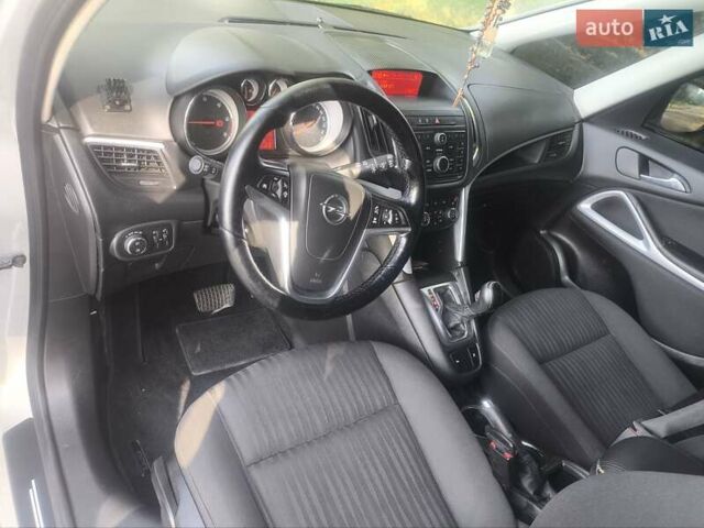 Серый Опель Zafira Tourer, объемом двигателя 2 л и пробегом 201 тыс. км за 11100 $, фото 22 на Automoto.ua
