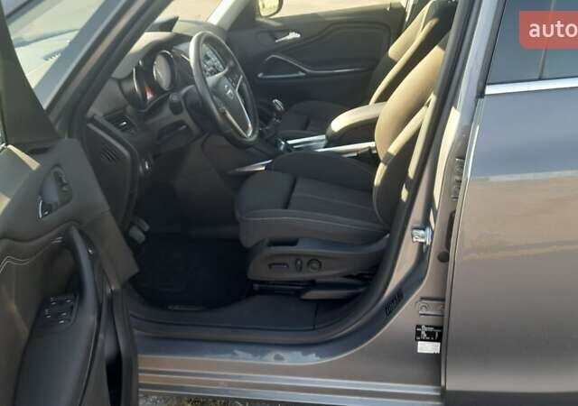 Серый Опель Zafira Tourer, объемом двигателя 2 л и пробегом 193 тыс. км за 11200 $, фото 16 на Automoto.ua