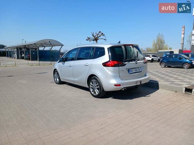 Серый Опель Zafira Tourer, объемом двигателя 1.96 л и пробегом 187 тыс. км за 9999 $, фото 5 на Automoto.ua