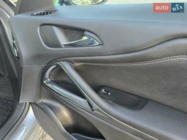 Серый Опель Zafira Tourer, объемом двигателя 2 л и пробегом 261 тыс. км за 10499 $, фото 55 на Automoto.ua