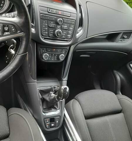 Серый Опель Zafira Tourer, объемом двигателя 2 л и пробегом 193 тыс. км за 11200 $, фото 2 на Automoto.ua