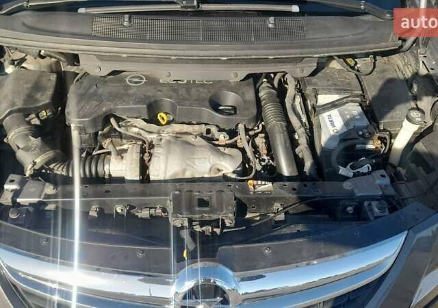 Серый Опель Zafira Tourer, объемом двигателя 2 л и пробегом 193 тыс. км за 11200 $, фото 32 на Automoto.ua