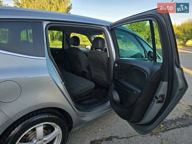 Серый Опель Zafira Tourer, объемом двигателя 2 л и пробегом 261 тыс. км за 10499 $, фото 60 на Automoto.ua