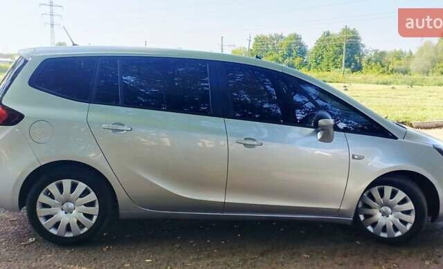 Серый Опель Zafira Tourer, объемом двигателя 2 л и пробегом 201 тыс. км за 11850 $, фото 8 на Automoto.ua