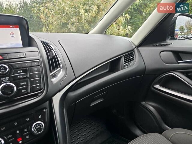 Серый Опель Zafira Tourer, объемом двигателя 2 л и пробегом 261 тыс. км за 10499 $, фото 36 на Automoto.ua