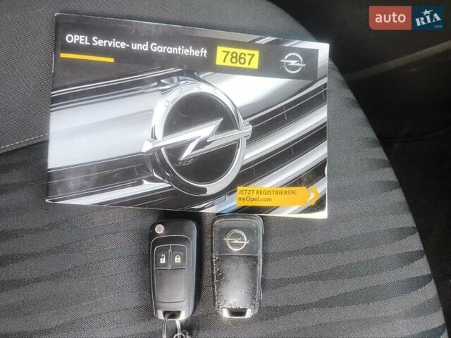 Серый Опель Zafira Tourer, объемом двигателя 2 л и пробегом 201 тыс. км за 11850 $, фото 19 на Automoto.ua