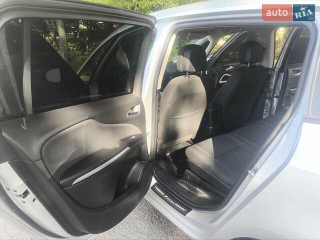 Серый Опель Zafira Tourer, объемом двигателя 2 л и пробегом 201 тыс. км за 11850 $, фото 34 на Automoto.ua