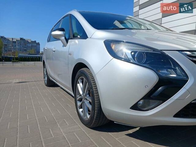 Серый Опель Zafira Tourer, объемом двигателя 1.96 л и пробегом 187 тыс. км за 9999 $, фото 16 на Automoto.ua