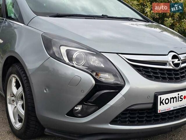 Серый Опель Zafira Tourer, объемом двигателя 2 л и пробегом 261 тыс. км за 10499 $, фото 12 на Automoto.ua
