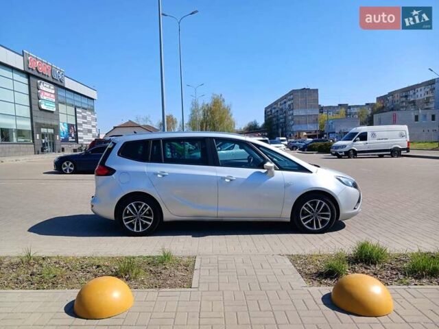 Серый Опель Zafira Tourer, объемом двигателя 1.96 л и пробегом 187 тыс. км за 9999 $, фото 3 на Automoto.ua