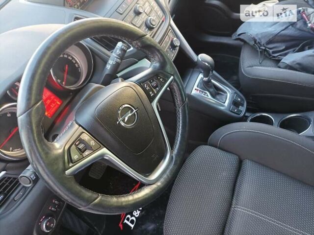 Сірий Опель Zafira Tourer, об'ємом двигуна 2 л та пробігом 270 тис. км за 11200 $, фото 72 на Automoto.ua