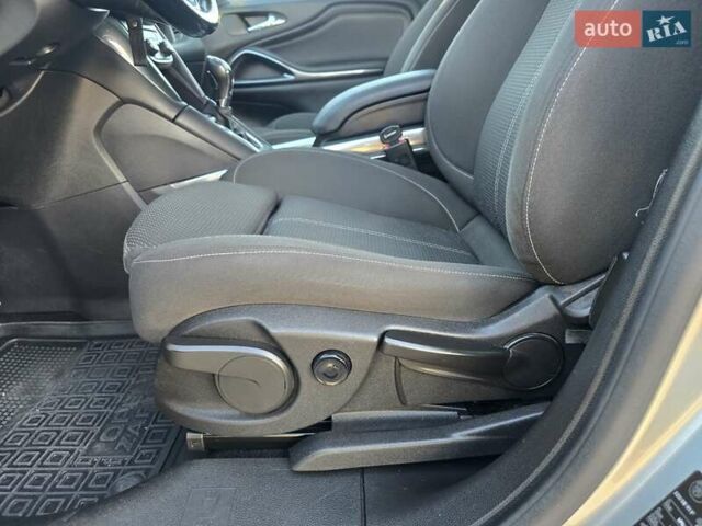 Серый Опель Zafira Tourer, объемом двигателя 2 л и пробегом 261 тыс. км за 10499 $, фото 43 на Automoto.ua