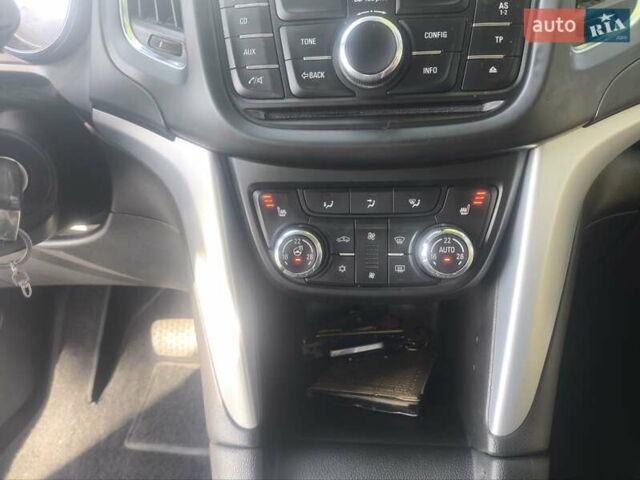 Серый Опель Zafira Tourer, объемом двигателя 2 л и пробегом 201 тыс. км за 11850 $, фото 29 на Automoto.ua