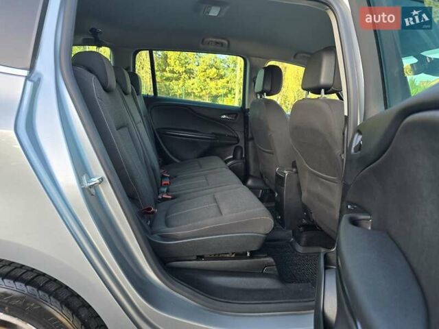 Серый Опель Zafira Tourer, объемом двигателя 2 л и пробегом 261 тыс. км за 10499 $, фото 63 на Automoto.ua
