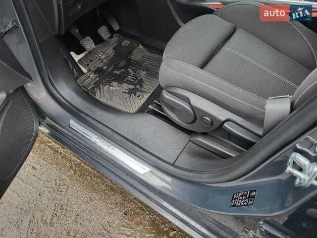 Сірий Опель Zafira Tourer, об'ємом двигуна 1.6 л та пробігом 186 тис. км за 10500 $, фото 10 на Automoto.ua