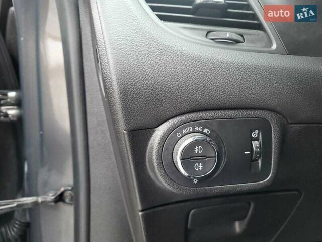 Сірий Опель Zafira Tourer, об'ємом двигуна 1.6 л та пробігом 186 тис. км за 10500 $, фото 4 на Automoto.ua