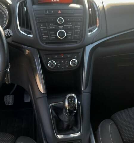 Серый Опель Zafira Tourer, объемом двигателя 2 л и пробегом 193 тыс. км за 11200 $, фото 19 на Automoto.ua