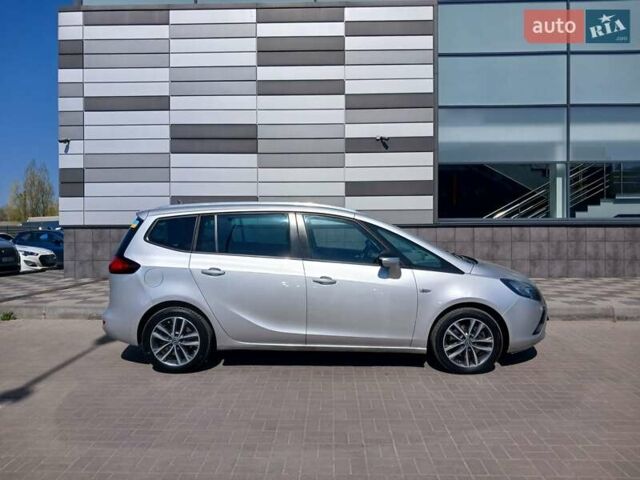 Серый Опель Zafira Tourer, объемом двигателя 1.96 л и пробегом 187 тыс. км за 9999 $, фото 14 на Automoto.ua