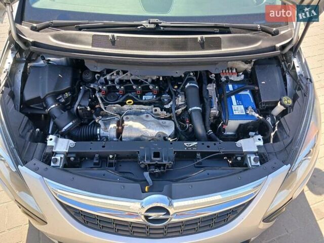 Серый Опель Zafira Tourer, объемом двигателя 1.96 л и пробегом 187 тыс. км за 9999 $, фото 18 на Automoto.ua