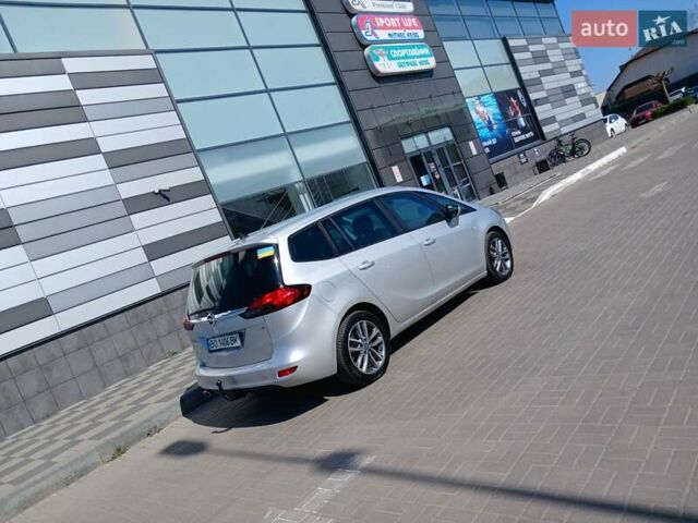 Серый Опель Zafira Tourer, объемом двигателя 1.96 л и пробегом 187 тыс. км за 9999 $, фото 7 на Automoto.ua