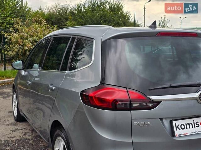 Серый Опель Zafira Tourer, объемом двигателя 2 л и пробегом 261 тыс. км за 10499 $, фото 18 на Automoto.ua