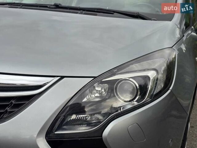 Серый Опель Zafira Tourer, объемом двигателя 2 л и пробегом 261 тыс. км за 10499 $, фото 14 на Automoto.ua