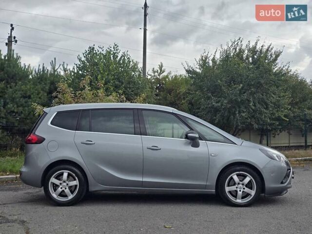 Серый Опель Zafira Tourer, объемом двигателя 2 л и пробегом 261 тыс. км за 10499 $, фото 4 на Automoto.ua