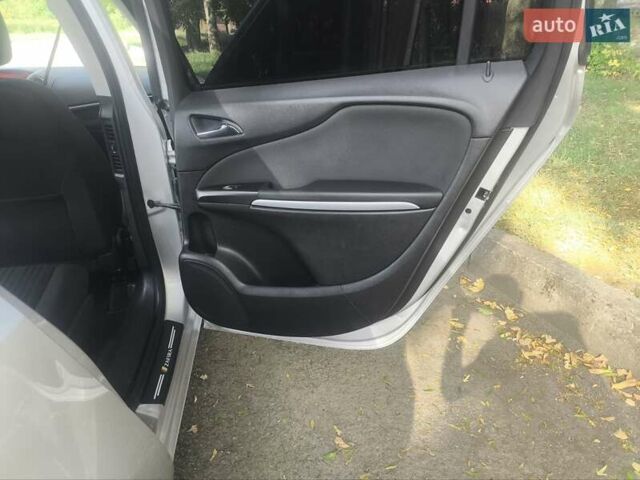 Серый Опель Zafira Tourer, объемом двигателя 2 л и пробегом 201 тыс. км за 11850 $, фото 33 на Automoto.ua