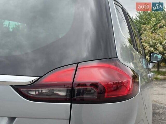 Серый Опель Zafira Tourer, объемом двигателя 2 л и пробегом 261 тыс. км за 10499 $, фото 20 на Automoto.ua