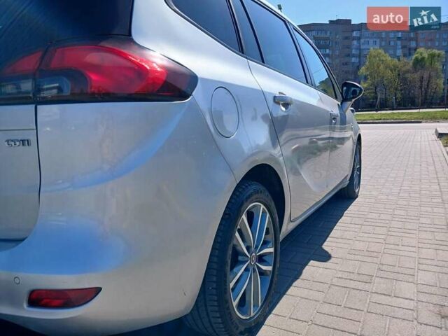 Серый Опель Zafira Tourer, объемом двигателя 1.96 л и пробегом 187 тыс. км за 9999 $, фото 9 на Automoto.ua