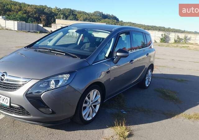 Серый Опель Zafira Tourer, объемом двигателя 2 л и пробегом 193 тыс. км за 11200 $, фото 9 на Automoto.ua