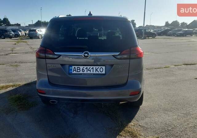 Серый Опель Zafira Tourer, объемом двигателя 2 л и пробегом 193 тыс. км за 11200 $, фото 8 на Automoto.ua