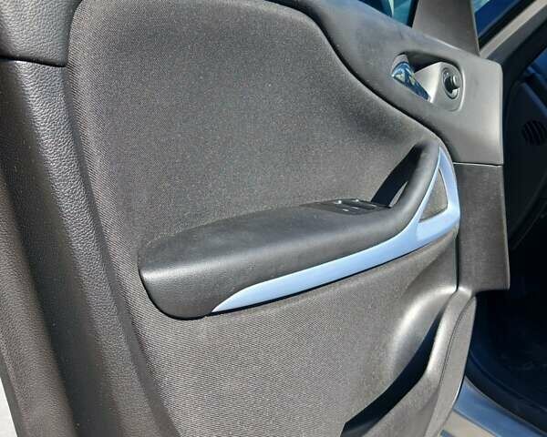 Серый Опель Zafira Tourer, объемом двигателя 1.96 л и пробегом 187 тыс. км за 9999 $, фото 20 на Automoto.ua