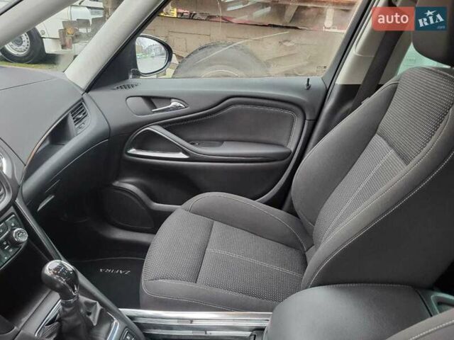 Сірий Опель Zafira Tourer, об'ємом двигуна 1.6 л та пробігом 186 тис. км за 10500 $, фото 5 на Automoto.ua