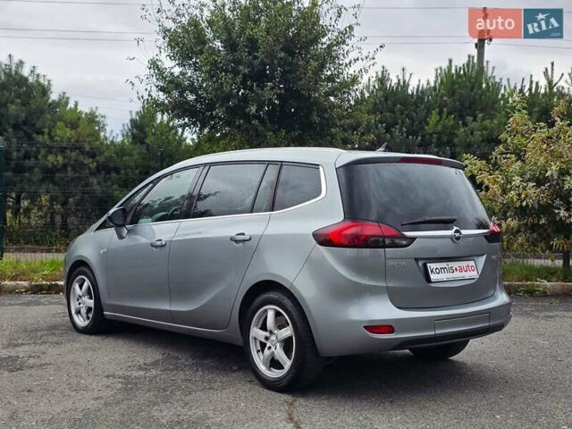 Серый Опель Zafira Tourer, объемом двигателя 2 л и пробегом 261 тыс. км за 10499 $, фото 5 на Automoto.ua