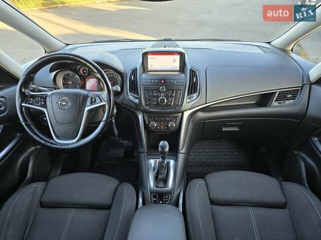 Серый Опель Zafira Tourer, объемом двигателя 2 л и пробегом 261 тыс. км за 10499 $, фото 1 на Automoto.ua