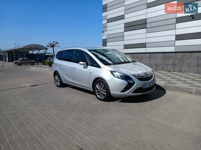 Серый Опель Zafira Tourer, объемом двигателя 1.96 л и пробегом 187 тыс. км за 9999 $, фото 8 на Automoto.ua