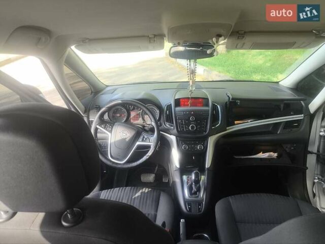 Серый Опель Zafira Tourer, объемом двигателя 2 л и пробегом 201 тыс. км за 11100 $, фото 30 на Automoto.ua