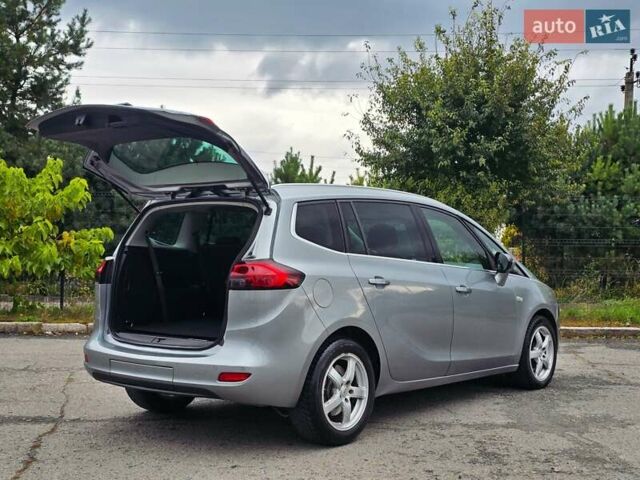 Серый Опель Zafira Tourer, объемом двигателя 2 л и пробегом 261 тыс. км за 10499 $, фото 73 на Automoto.ua
