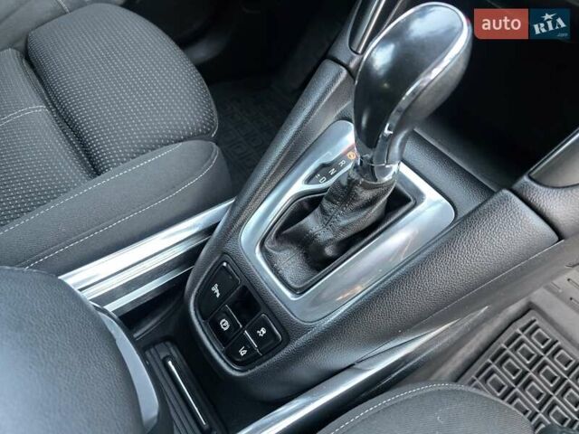 Серый Опель Zafira Tourer, объемом двигателя 2 л и пробегом 261 тыс. км за 10499 $, фото 39 на Automoto.ua