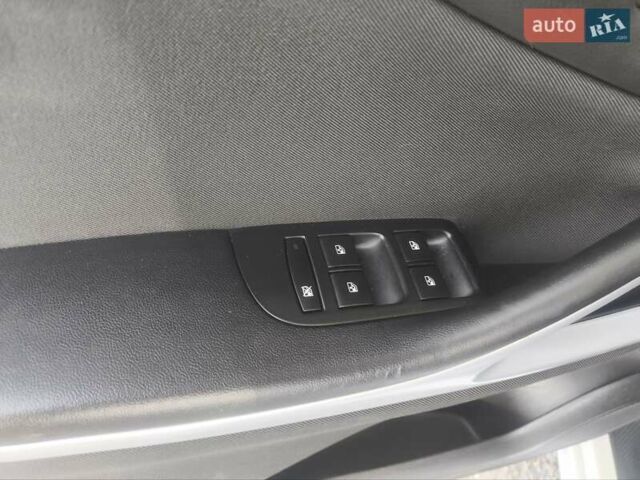 Серый Опель Zafira Tourer, объемом двигателя 2 л и пробегом 201 тыс. км за 11850 $, фото 32 на Automoto.ua