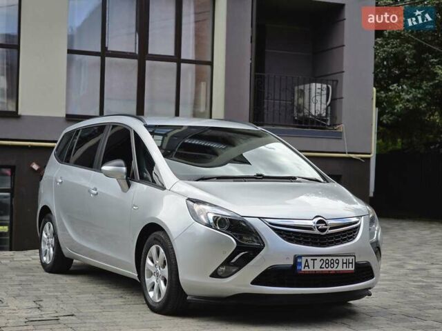 Сірий Опель Zafira Tourer, об'ємом двигуна 1.6 л та пробігом 218 тис. км за 10500 $, фото 14 на Automoto.ua
