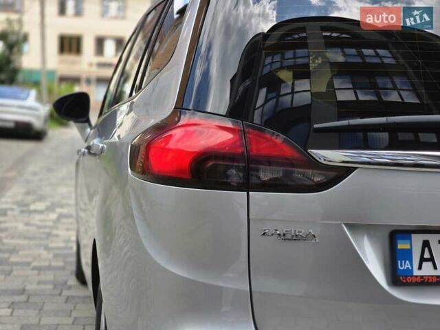 Сірий Опель Zafira Tourer, об'ємом двигуна 1.6 л та пробігом 218 тис. км за 10500 $, фото 10 на Automoto.ua