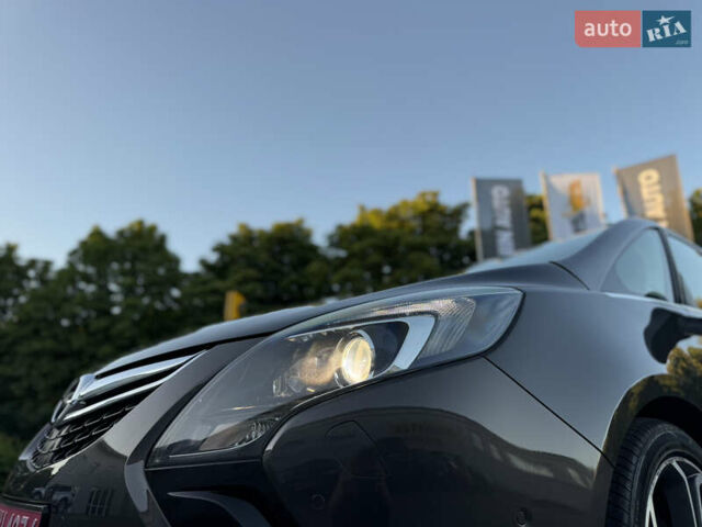 Серый Опель Zafira Tourer, объемом двигателя 2 л и пробегом 203 тыс. км за 13700 $, фото 2 на Automoto.ua