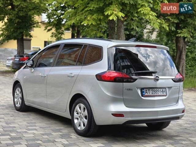 Сірий Опель Zafira Tourer, об'ємом двигуна 1.6 л та пробігом 218 тис. км за 10500 $, фото 9 на Automoto.ua